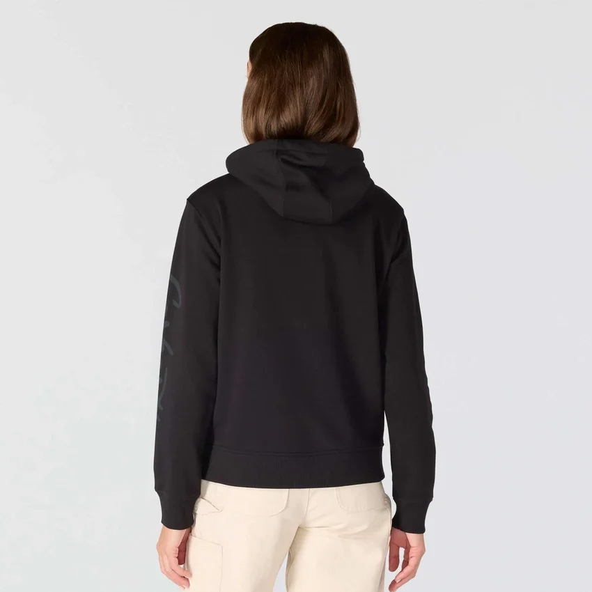 Damen-Hoodie mit «Sawyer Script Logo» auf den Armlingen