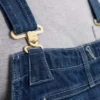 Herren-Jeans-Latzhose in lockerer Passform