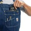 Herren-Jeans-Latzhose in lockerer Passform