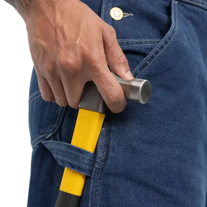 Herren-Jeans-Latzhose in lockerer Passform
