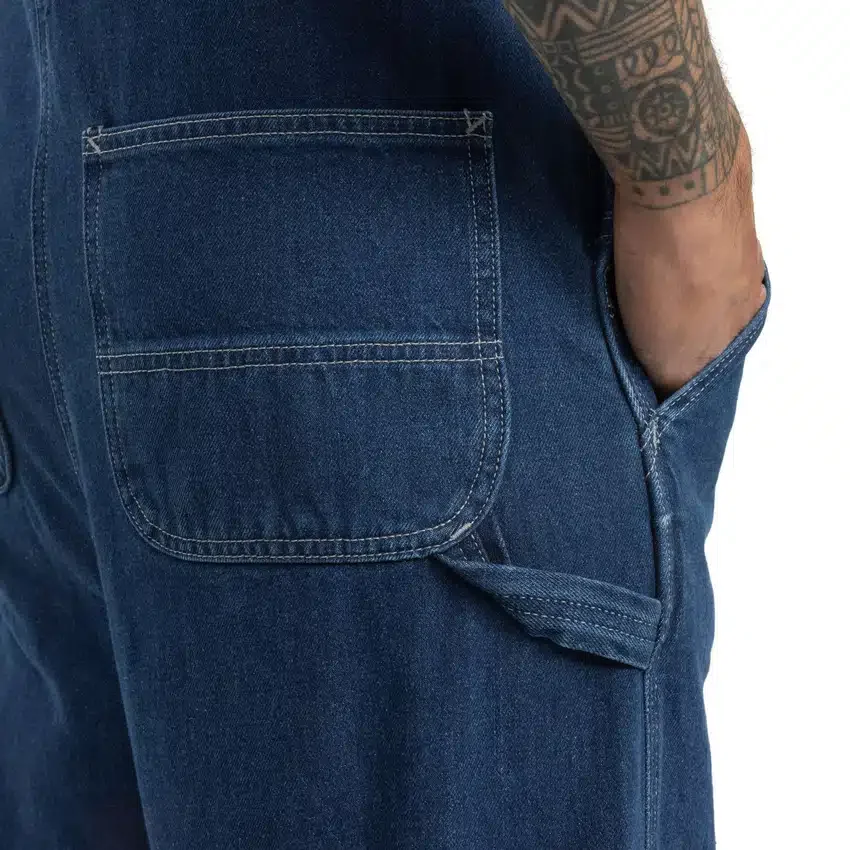 Herren-Jeans-Latzhose in lockerer Passform