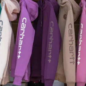 Ikonischer Clarksburg-Hoodie für Damen mit lockerem Schnitt, Fleecefutter und Logo