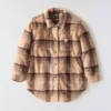 Locker sitzende karierte Fleecejacke für Damen